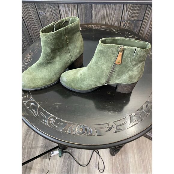 9 1/2, Rockport Cobb Hill ankle boots in green suede. Purchased but never worn. - Picture 6 of 12